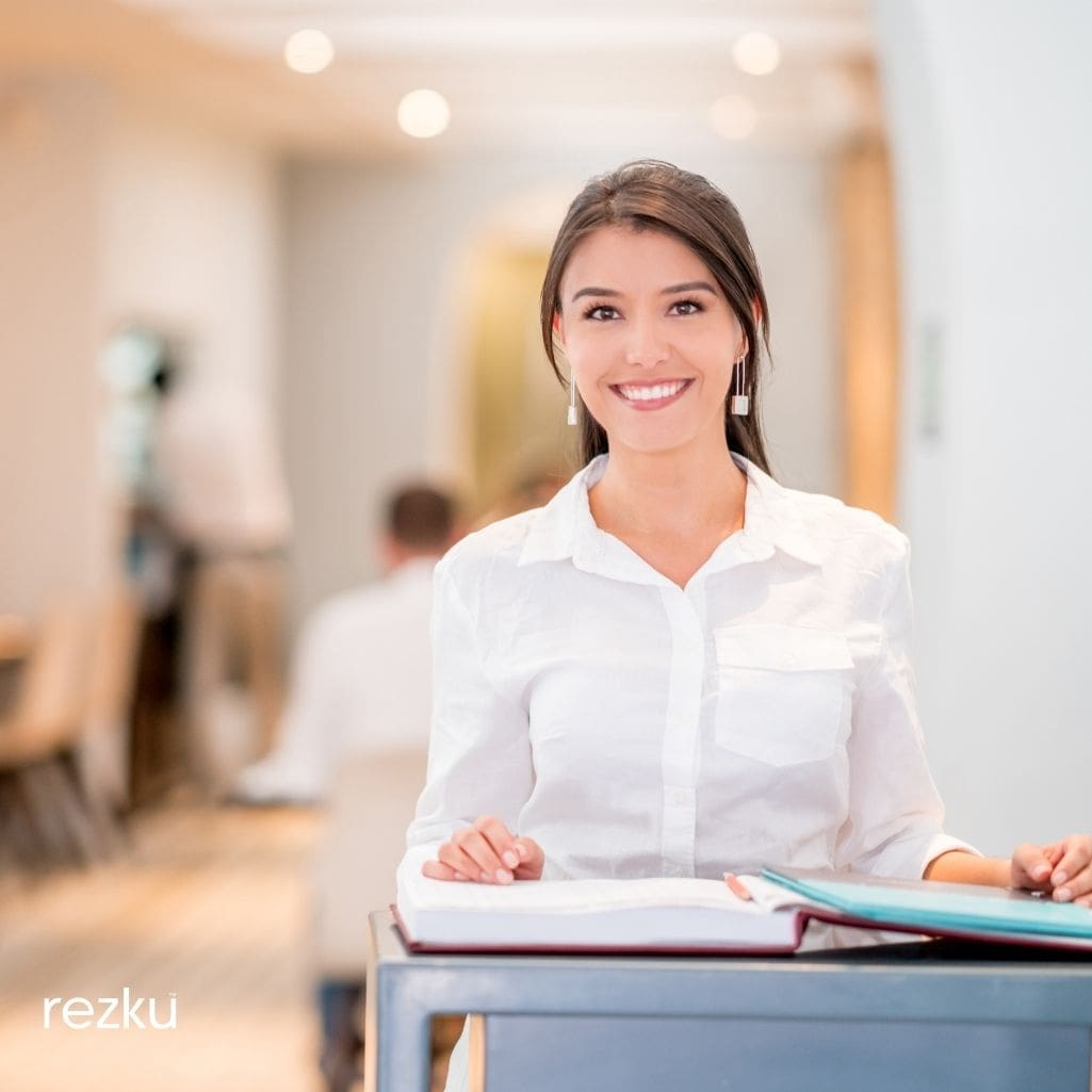 Training For New Hosts: 10 Industry Best Practices to Make Guests Feel Welcome