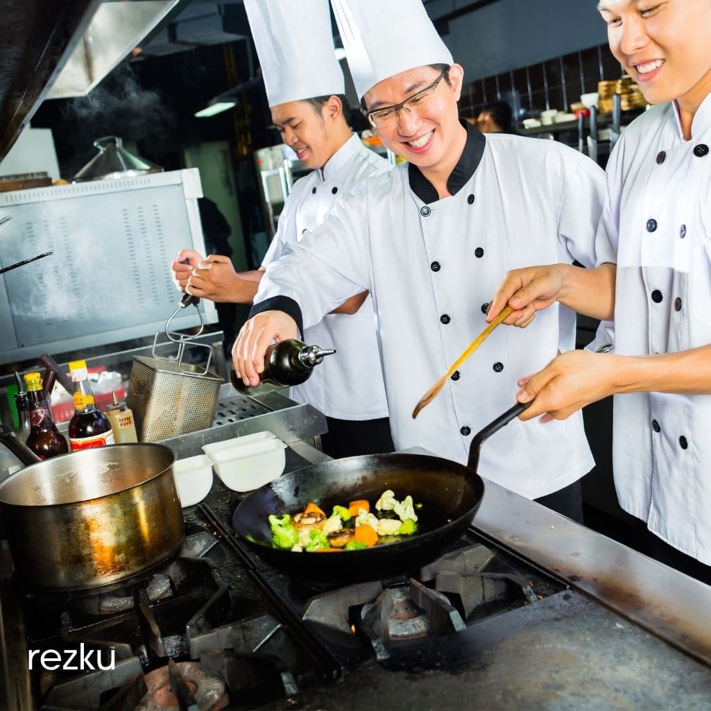 Run Your Kitchen Like Clockwork: The Essential Strategies Of Effective Restaurant Kitchen Management The Pros Use